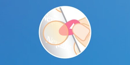 PASSO 1 - Apri la confezione e rimuovere un cerotto dalla pellicola protettiva
